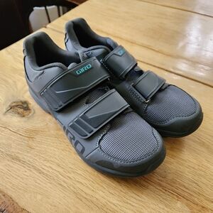 Giro Berm Women's Mountain Bike Shoes‎ Titanium/Dark Shadow Color Cycling